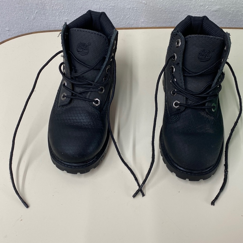 Size 10.5 toddler boy timberland boots black helcor